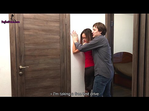 ❤️ સેક્સી રિયલ્ટર તેણીના એપાર્ટમેન્ટને વેચતી વખતે તેણીની ચુતને કામુક રીતે ધક્કો મારે છે અને ફક્સ કરે છે - ક્રેમ્પાઇ ❤️  સેક્સ