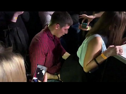 ❤️ રશિયન નાઇટક્લબમાં વાસ્તવિક સેક્સ. ગુદા અને યોનિમાર્ગમાં 18 વર્ષની રશિયન છોકરીએ નાઈટક્લબમાં ચોદાઈ ❤️  સેક્સ